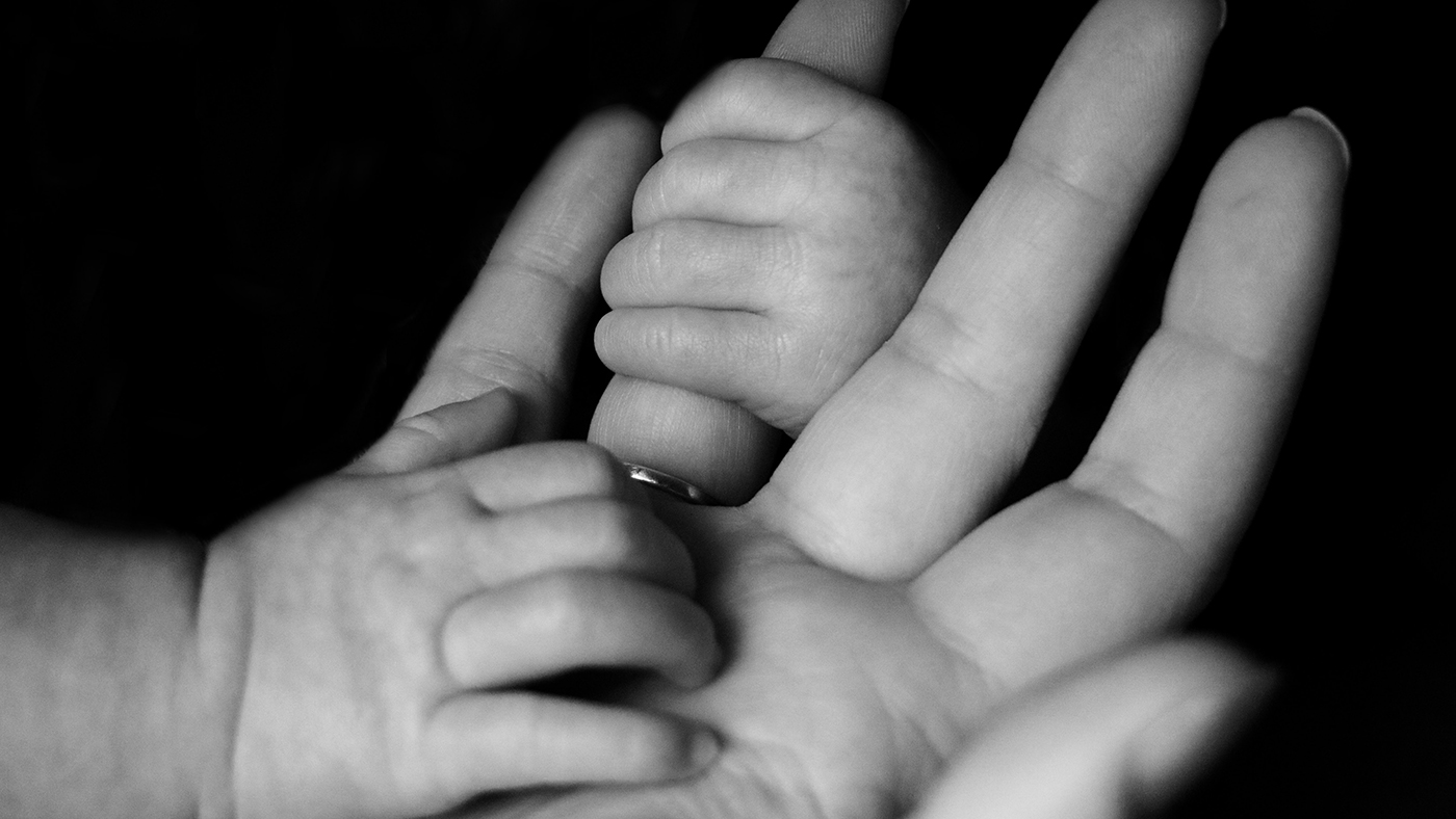 Getting a grip - your newborn's grasp reflexes - Featured Image