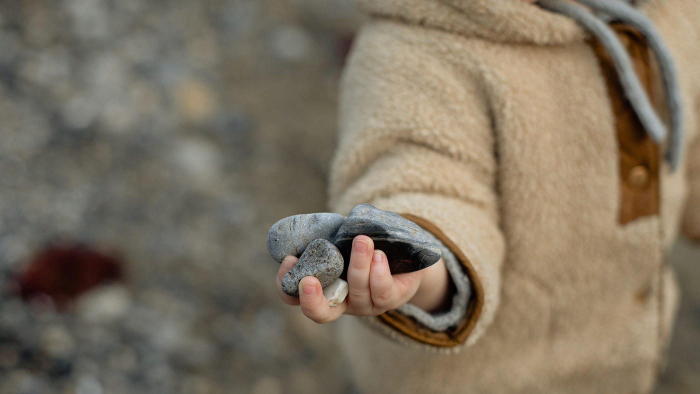 Exploring and playing with objects - treasure baskets and heuristic play - Featured Image