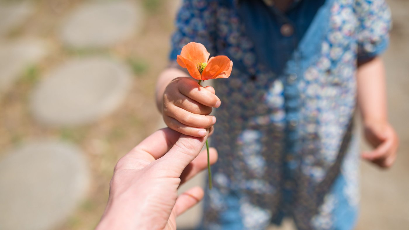 Small acts of kindness and children - Featured Image